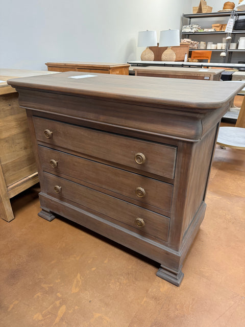 Alfred Bachelor Chest
