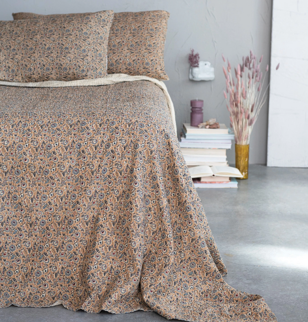 King Floral Print Bed Cover w/ Two Shams